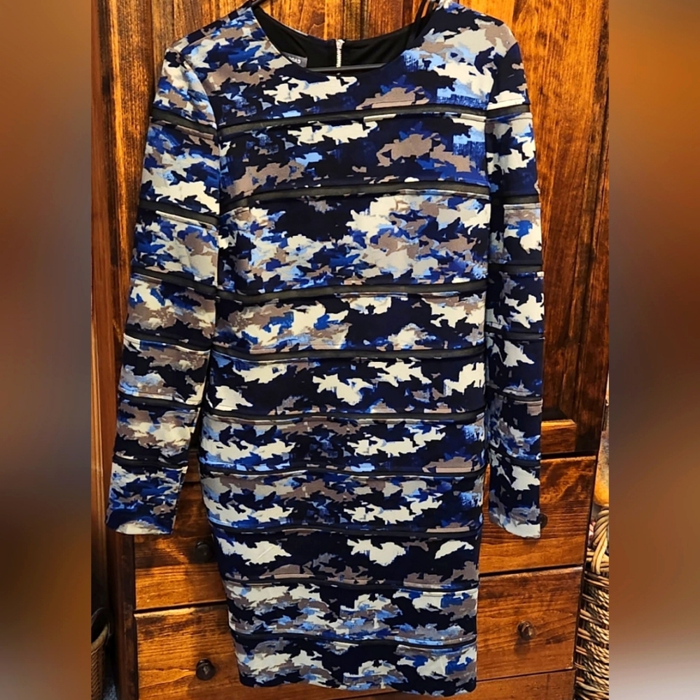 Tinley Road Ladies size Large long sleeved dress.